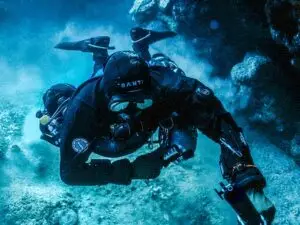 Sidemound Diver