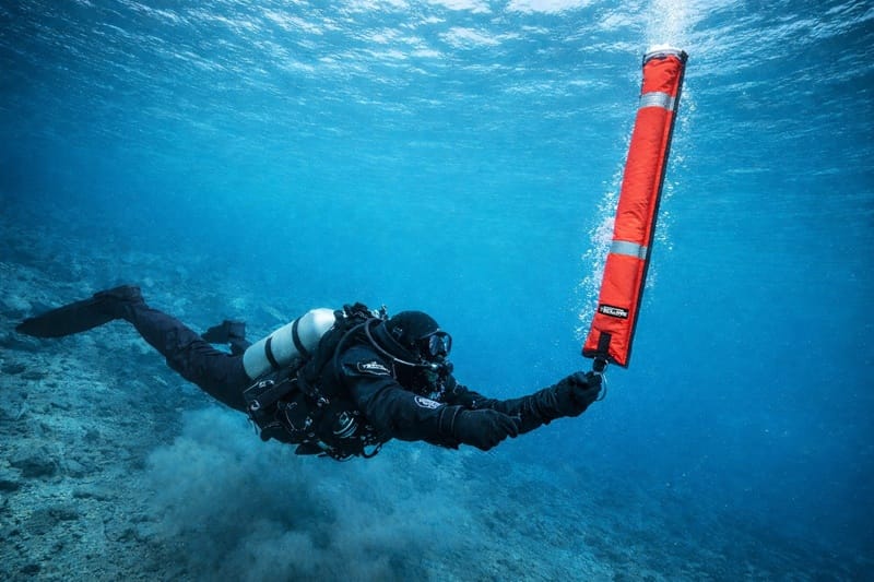 Geschlossene SMB / Signalboje: 11 × 117 cm